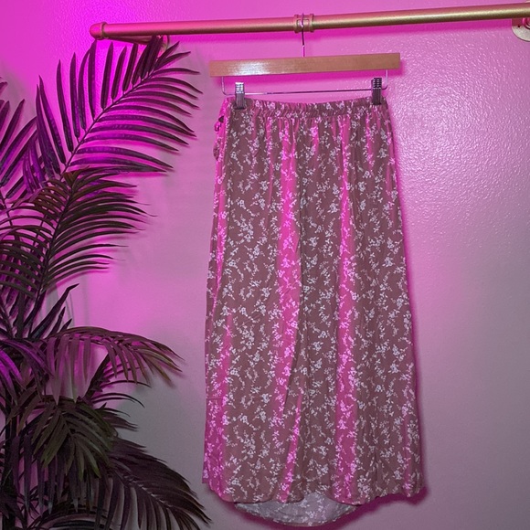 Urban Romantics - Pink & White Floral Midi Wrap Skirt - Picture 3 of 14